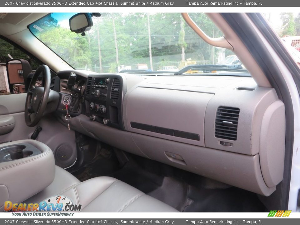 2007 Chevrolet Silverado 3500HD Extended Cab 4x4 Chassis Summit White / Medium Gray Photo #34