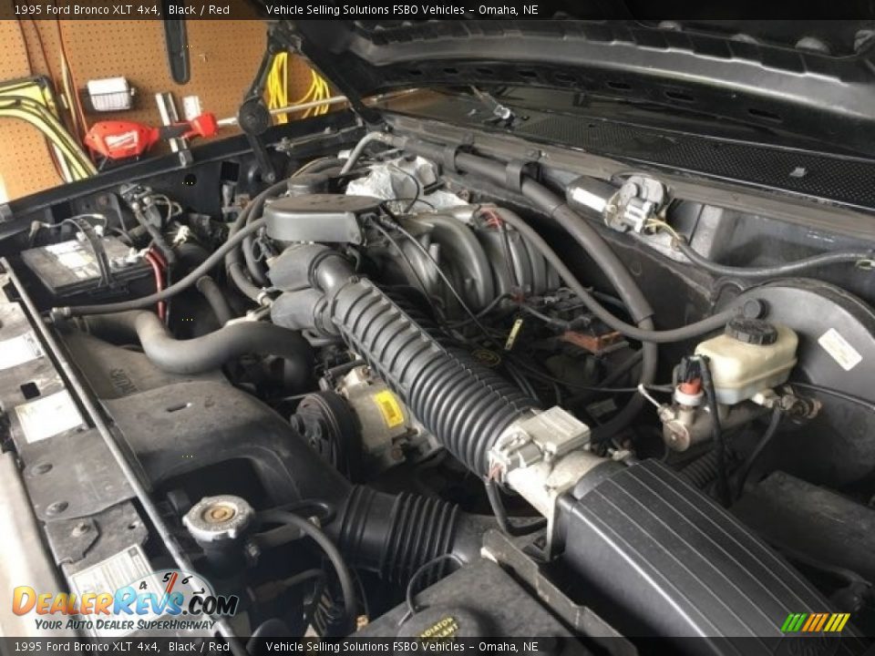 1995 Ford Bronco XLT 4x4 5.0 Liter OHV 16-Valve V8 Engine Photo #4
