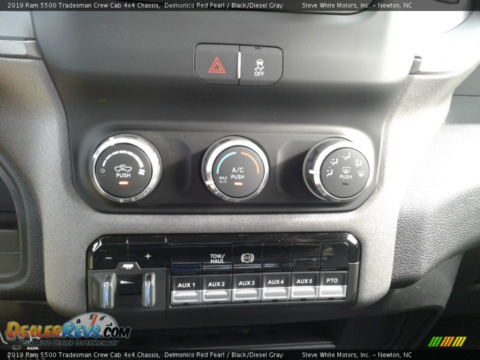 Controls of 2019 Ram 5500 Tradesman Crew Cab 4x4 Chassis Photo #18