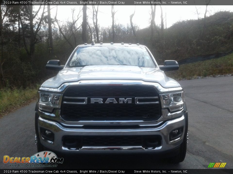 2019 Ram 4500 Tradesman Crew Cab 4x4 Chassis Bright White / Black/Diesel Gray Photo #3