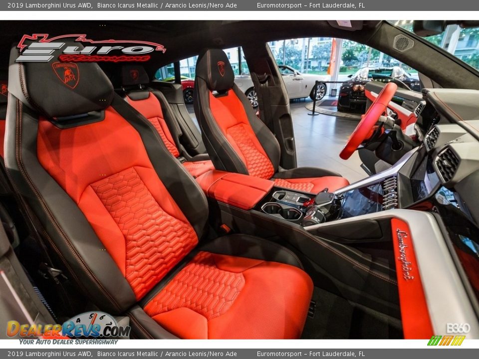 Front Seat of 2019 Lamborghini Urus AWD Photo #3
