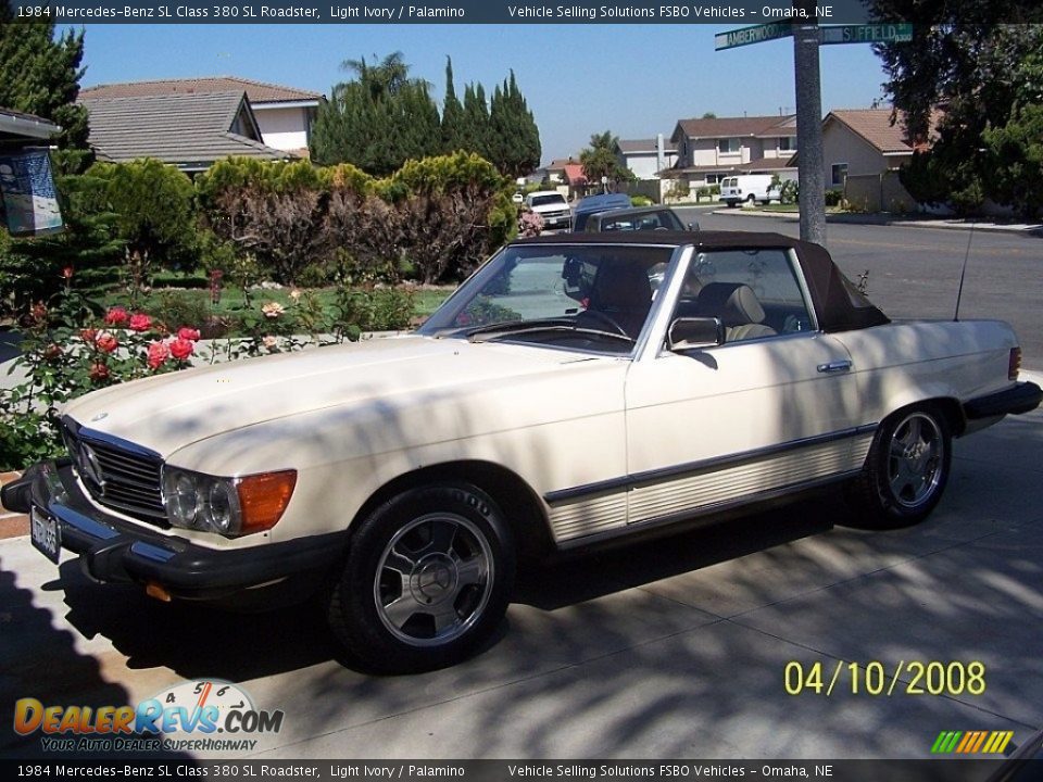 Front 3/4 View of 1984 Mercedes-Benz SL Class 380 SL Roadster Photo #7