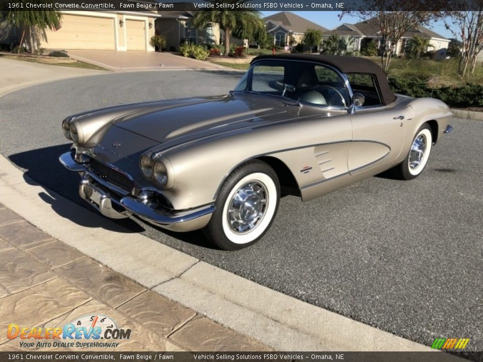 Front 3/4 View of 1961 Chevrolet Corvette Convertible Photo #1