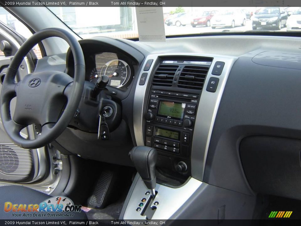 2009 Hyundai Tucson Limited V6 Platinum / Black Photo #12