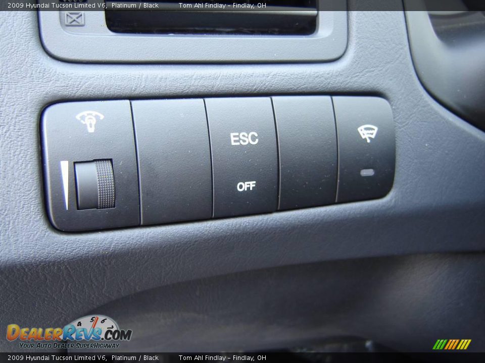 2009 Hyundai Tucson Limited V6 Platinum / Black Photo #18