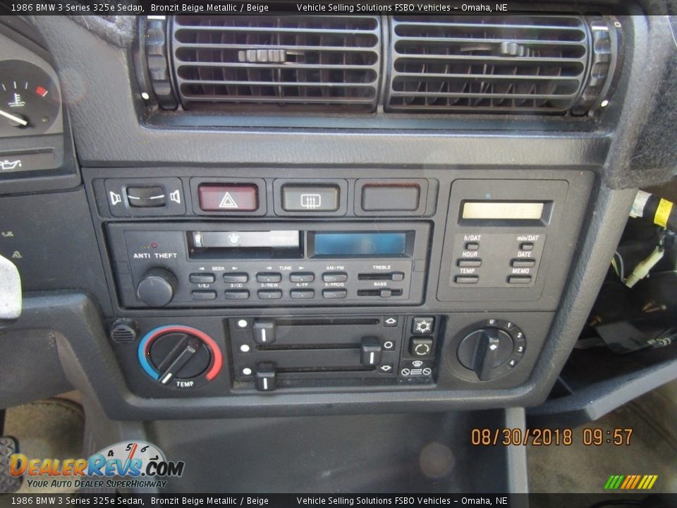 Controls of 1986 BMW 3 Series 325e Sedan Photo #6