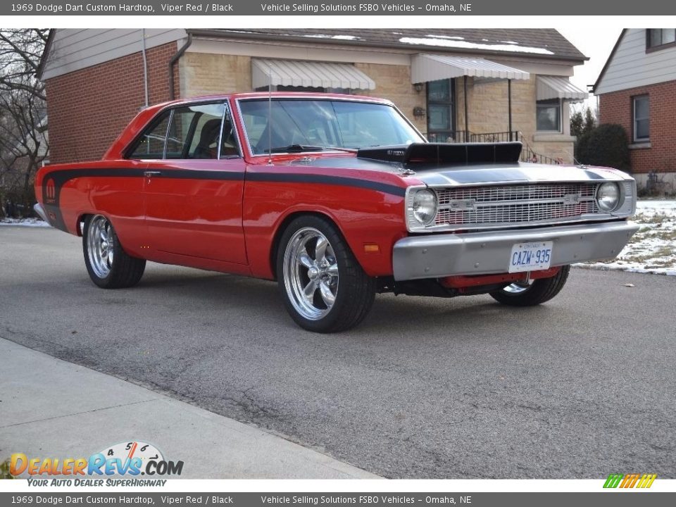 Front 3/4 View of 1969 Dodge Dart Custom Hardtop Photo #9