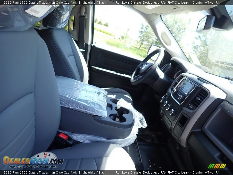 2020 Ram 1500 Classic Tradesman Crew Cab 4x4 Bright White / Black Photo #12