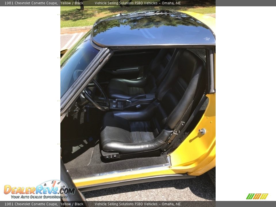 1981 Chevrolet Corvette Coupe Yellow / Black Photo #17