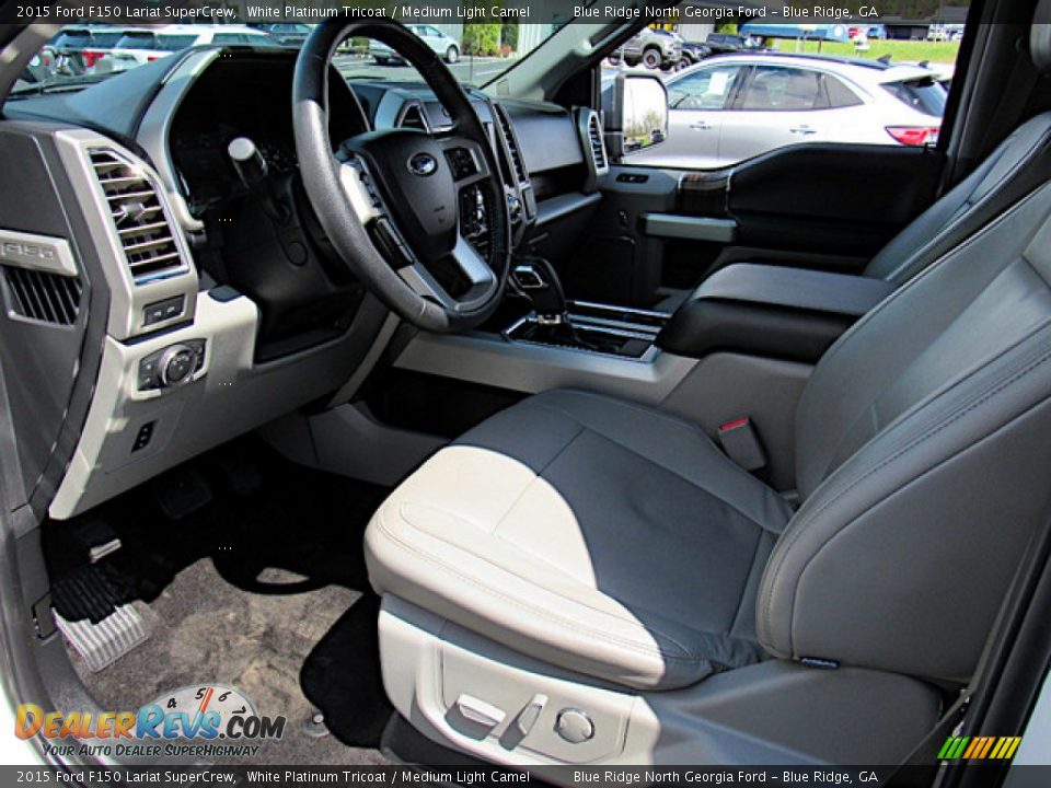 2015 Ford F150 Lariat SuperCrew White Platinum Tricoat / Medium Light Camel Photo #30