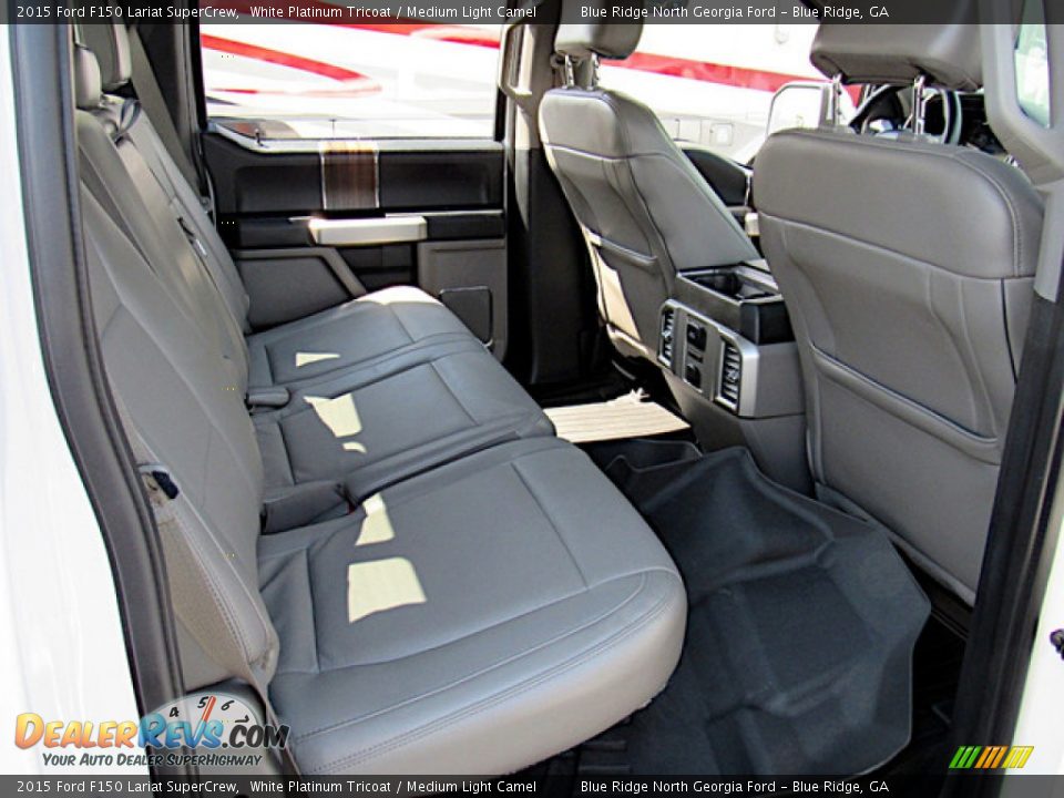 2015 Ford F150 Lariat SuperCrew White Platinum Tricoat / Medium Light Camel Photo #32