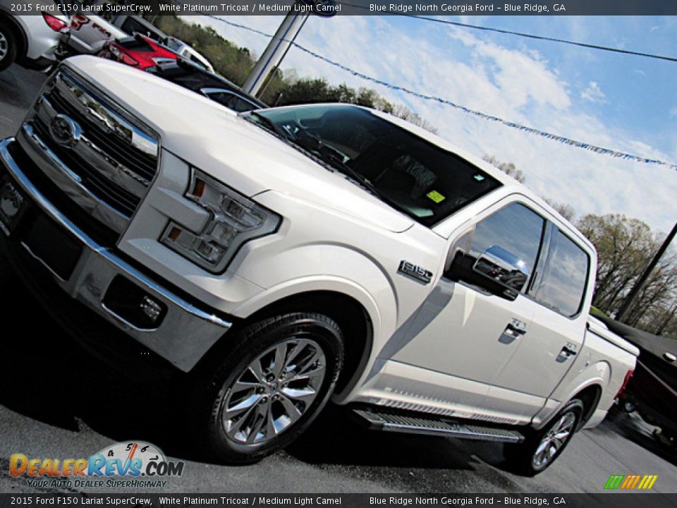 2015 Ford F150 Lariat SuperCrew White Platinum Tricoat / Medium Light Camel Photo #33