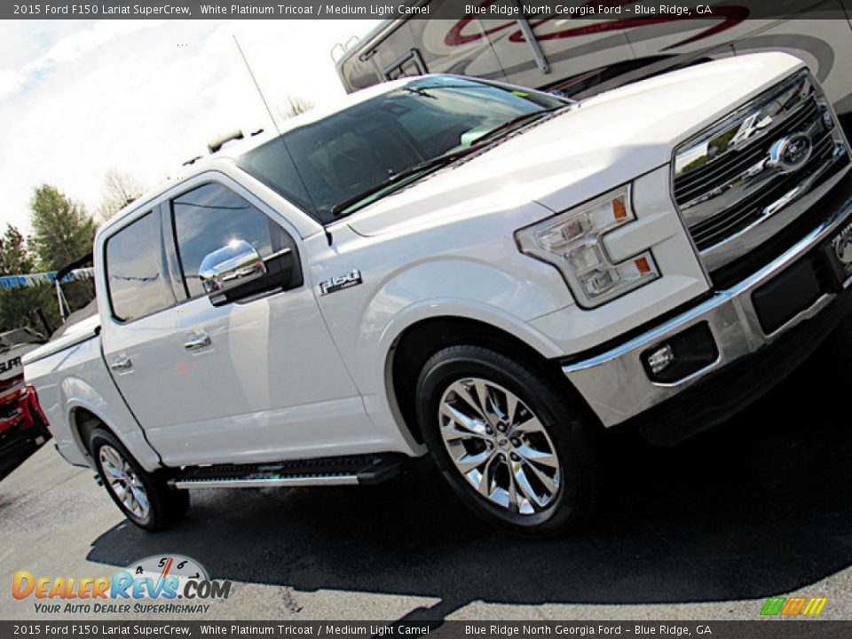 2015 Ford F150 Lariat SuperCrew White Platinum Tricoat / Medium Light Camel Photo #34