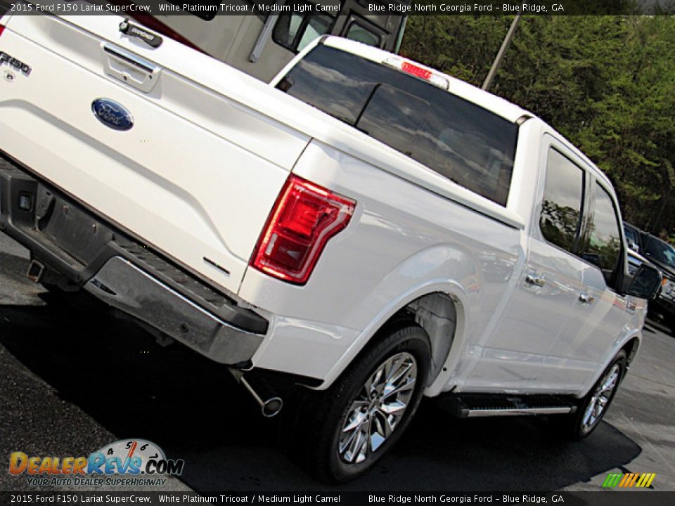 2015 Ford F150 Lariat SuperCrew White Platinum Tricoat / Medium Light Camel Photo #35