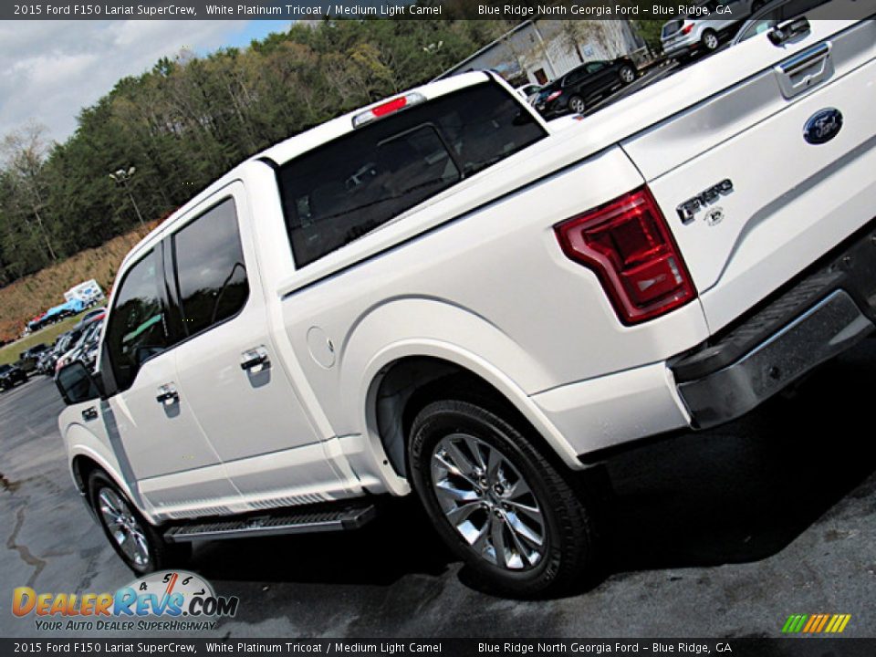 2015 Ford F150 Lariat SuperCrew White Platinum Tricoat / Medium Light Camel Photo #36