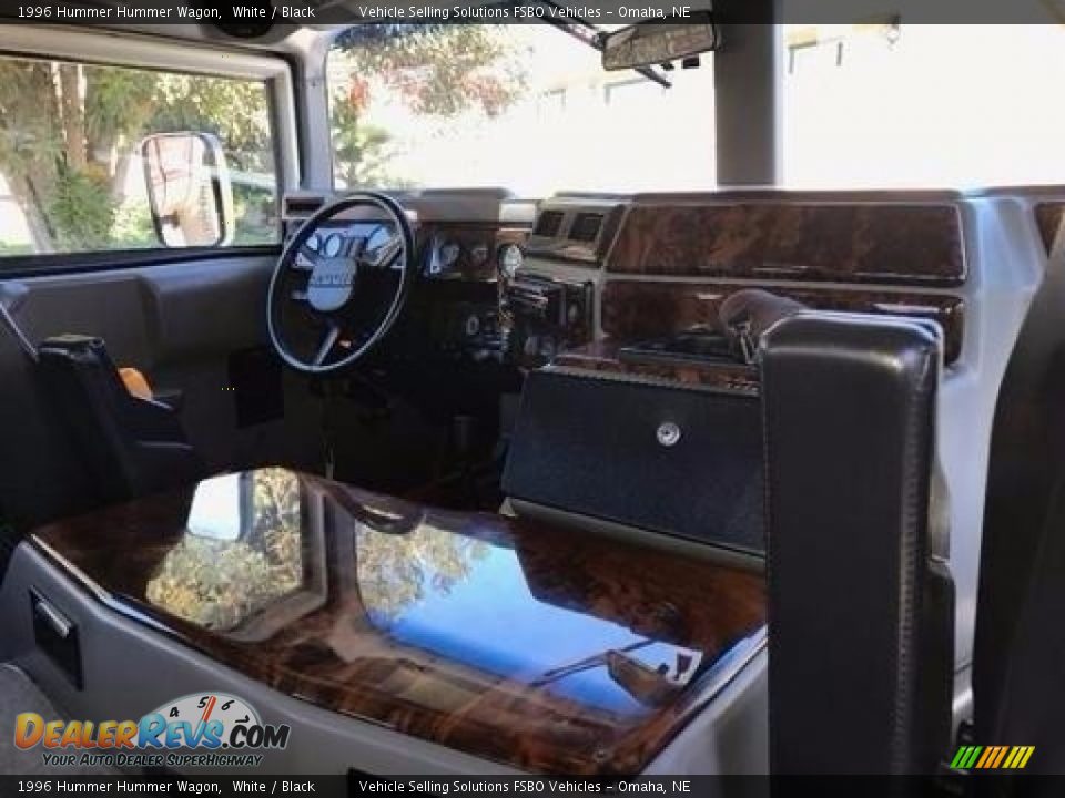 Dashboard of 1996 Hummer Hummer Wagon Photo #4