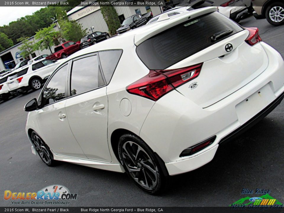 2016 Scion iM Blizzard Pearl / Black Photo #32