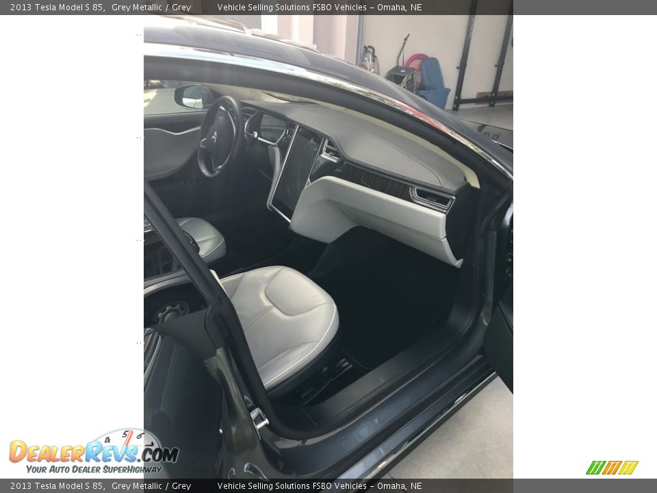Grey Interior - 2013 Tesla Model S 85 Photo #8