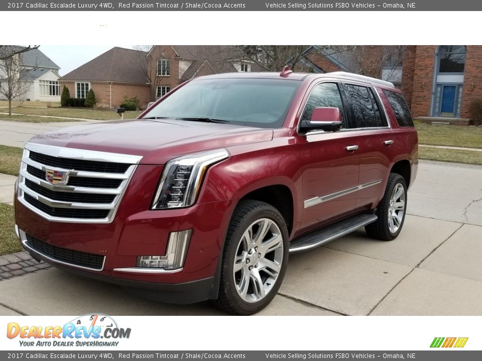 Front 3/4 View of 2017 Cadillac Escalade Luxury 4WD Photo #1