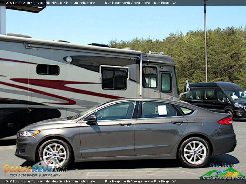 2020 Ford Fusion SE Magnetic Metallic / Medium Light Stone Photo #2