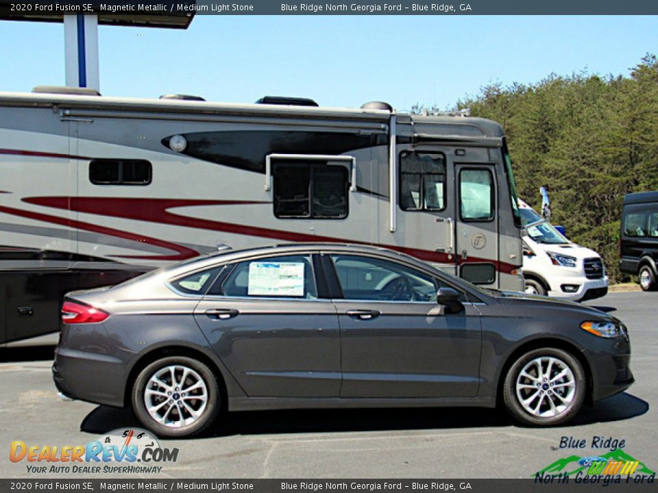 2020 Ford Fusion SE Magnetic Metallic / Medium Light Stone Photo #6