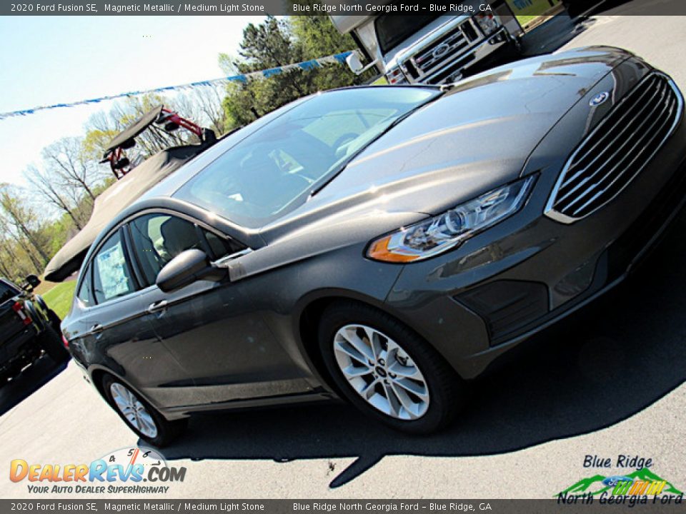 2020 Ford Fusion SE Magnetic Metallic / Medium Light Stone Photo #31