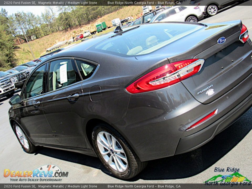 2020 Ford Fusion SE Magnetic Metallic / Medium Light Stone Photo #33