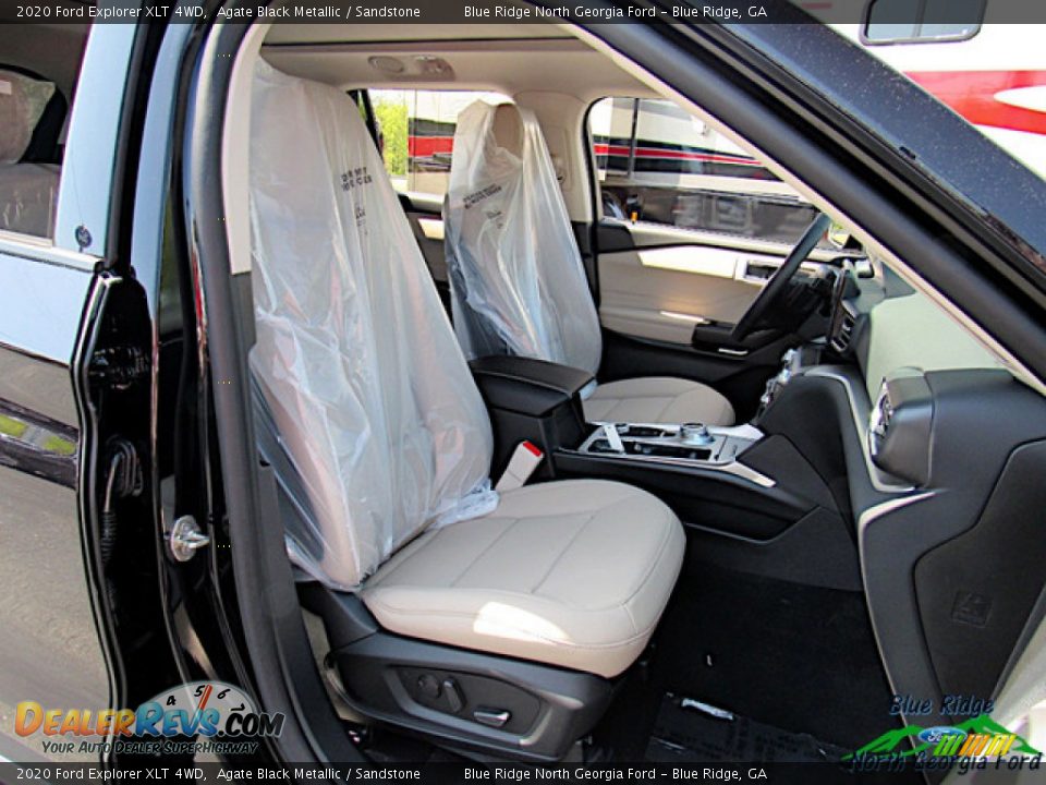 2020 Ford Explorer XLT 4WD Agate Black Metallic / Sandstone Photo #11