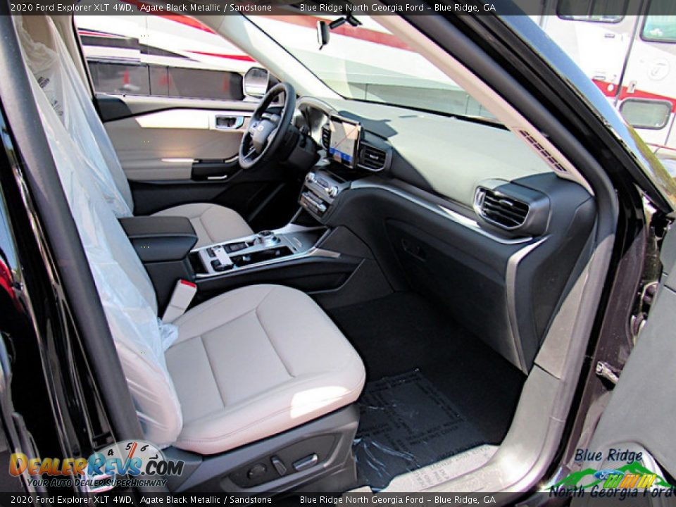 2020 Ford Explorer XLT 4WD Agate Black Metallic / Sandstone Photo #29