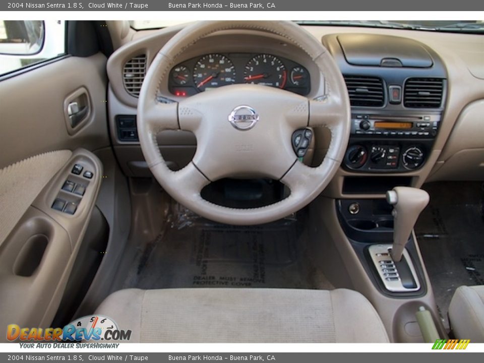 Dashboard of 2004 Nissan Sentra 1.8 S Photo #5