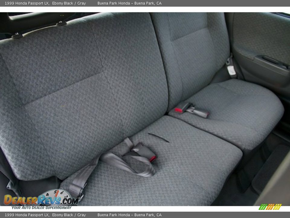 Rear Seat of 1999 Honda Passport LX Photo #16