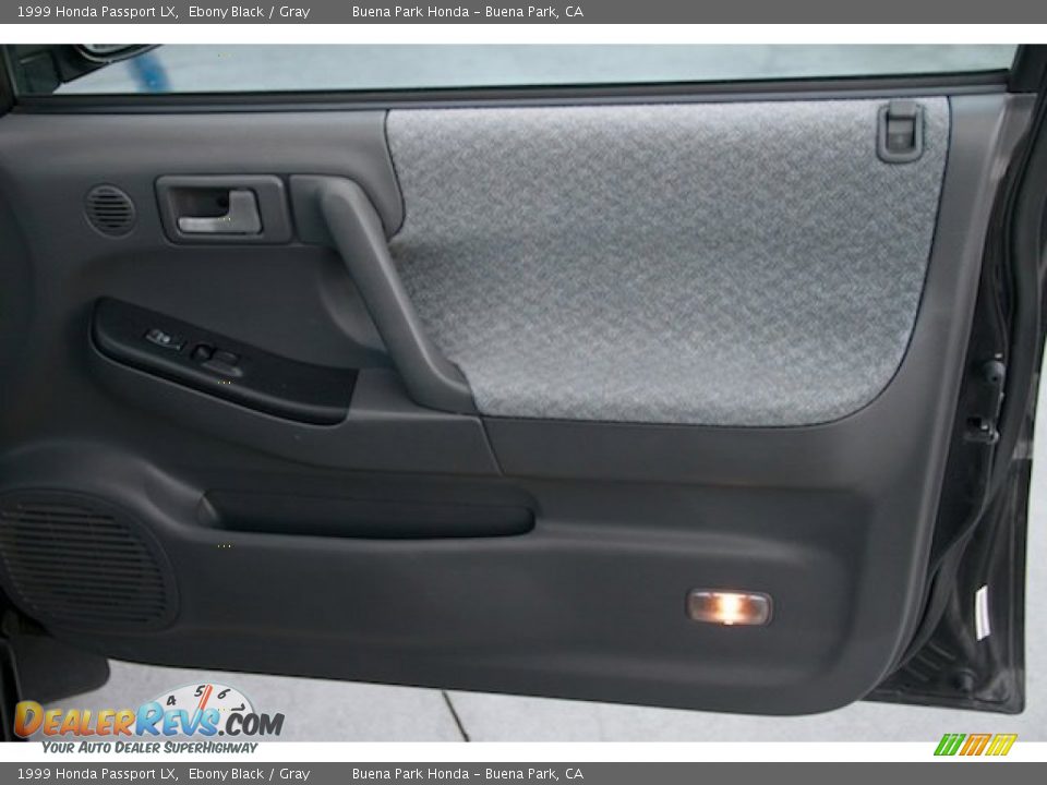 Door Panel of 1999 Honda Passport LX Photo #24