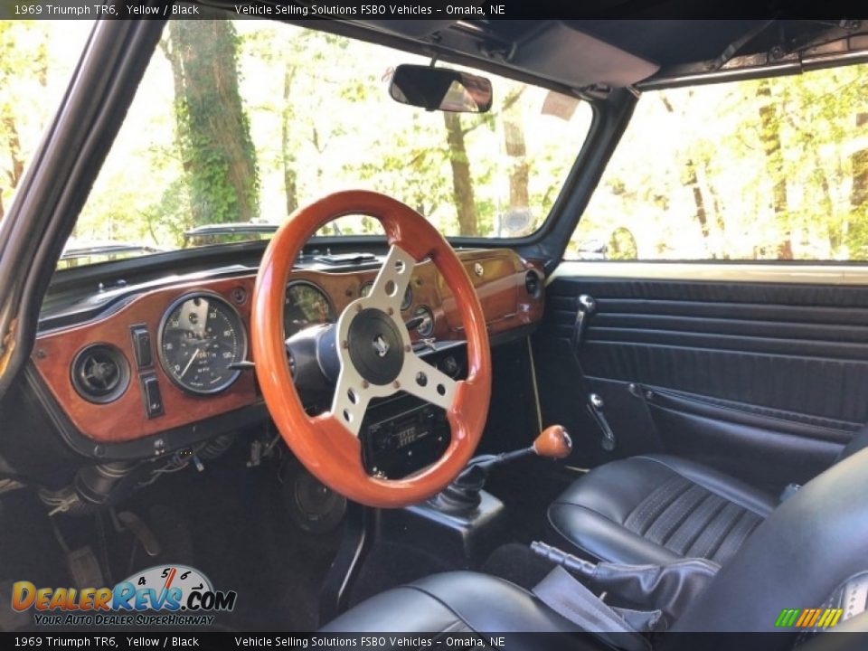 Dashboard of 1969 Triumph TR6  Photo #3