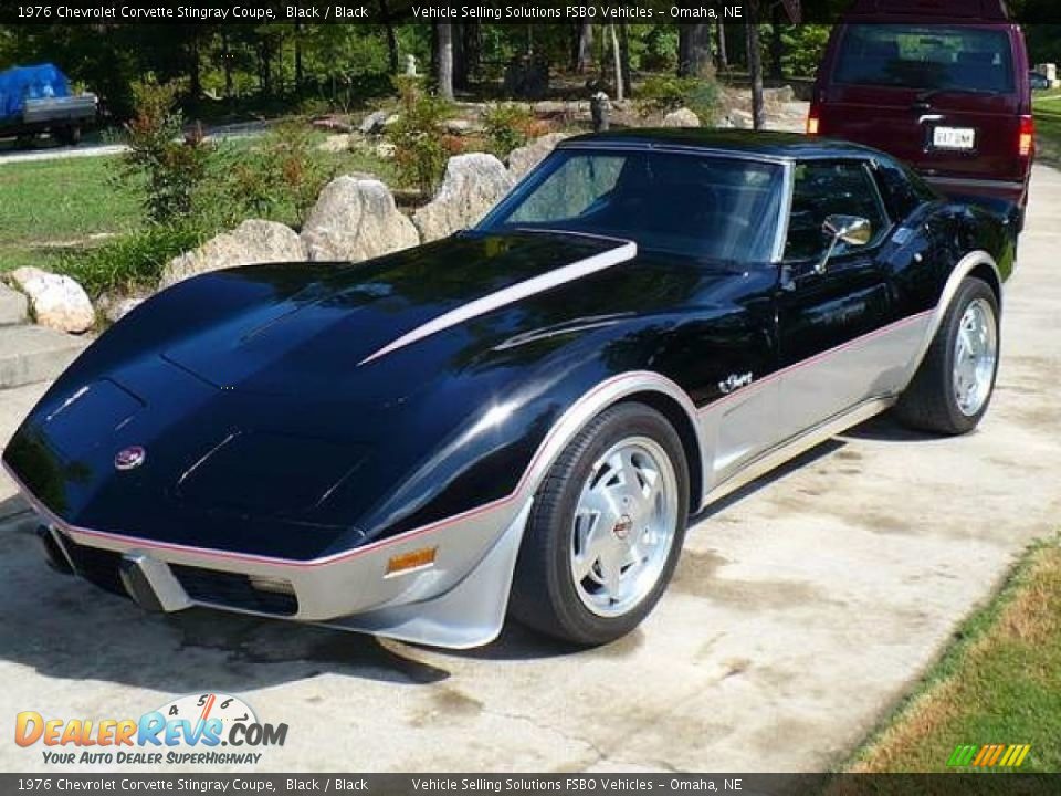 Front 3/4 View of 1976 Chevrolet Corvette Stingray Coupe Photo #1