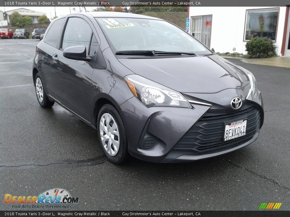 Front 3/4 View of 2018 Toyota Yaris 3-Door L Photo #1