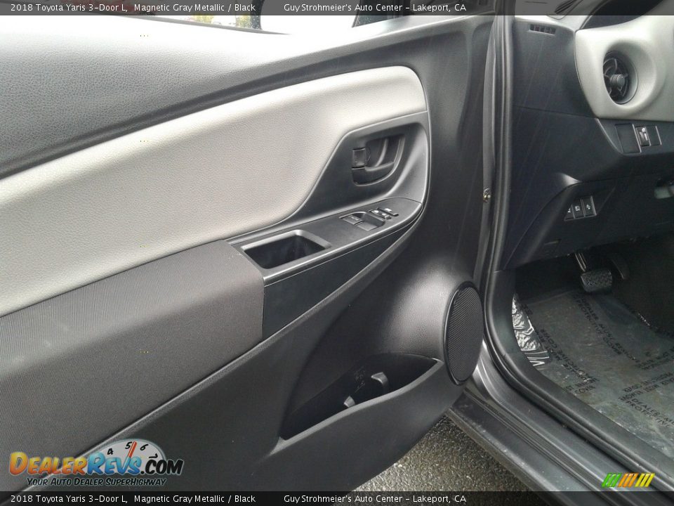 Door Panel of 2018 Toyota Yaris 3-Door L Photo #10