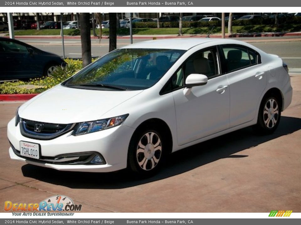 Front 3/4 View of 2014 Honda Civic Hybrid Sedan Photo #8