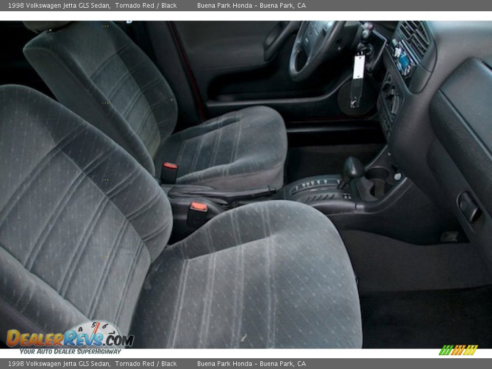 Front Seat of 1998 Volkswagen Jetta GLS Sedan Photo #19