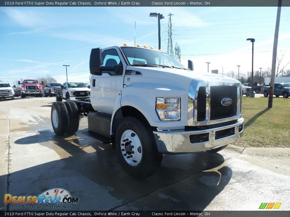 Front 3/4 View of 2019 Ford F750 Super Duty Regular Cab Chassis Photo #2