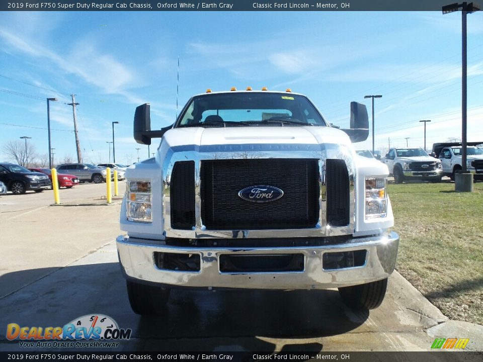 2019 Ford F750 Super Duty Regular Cab Chassis Oxford White / Earth Gray Photo #3