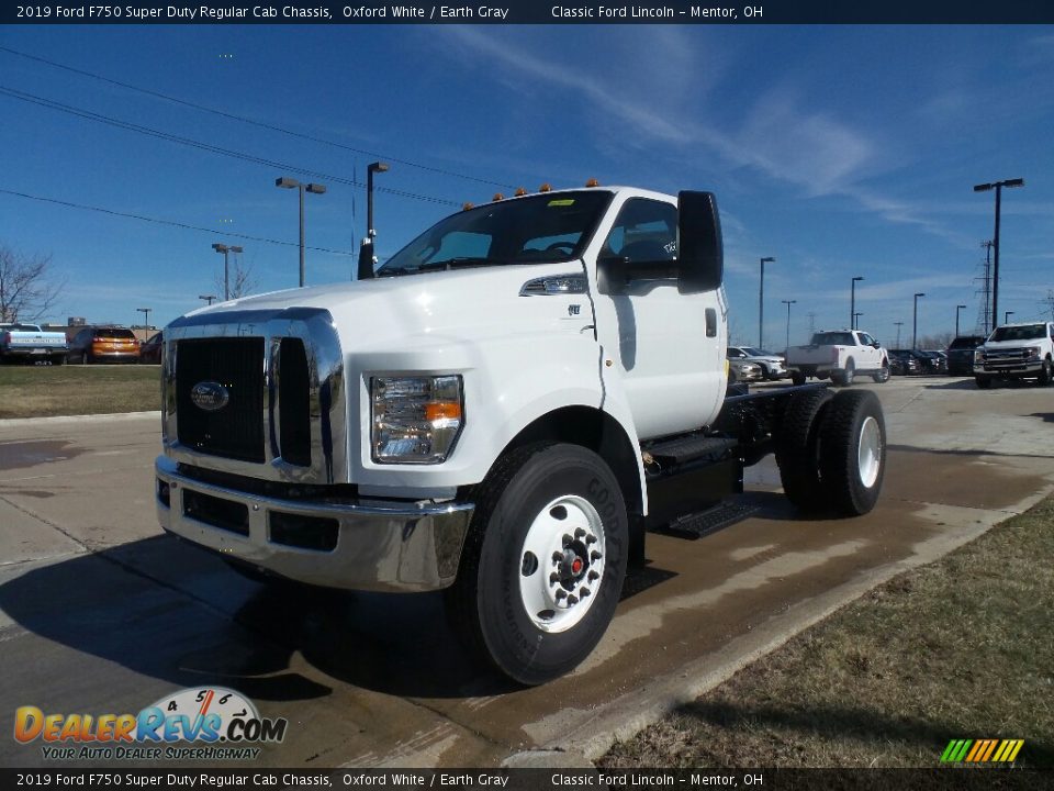 Front 3/4 View of 2019 Ford F750 Super Duty Regular Cab Chassis Photo #4