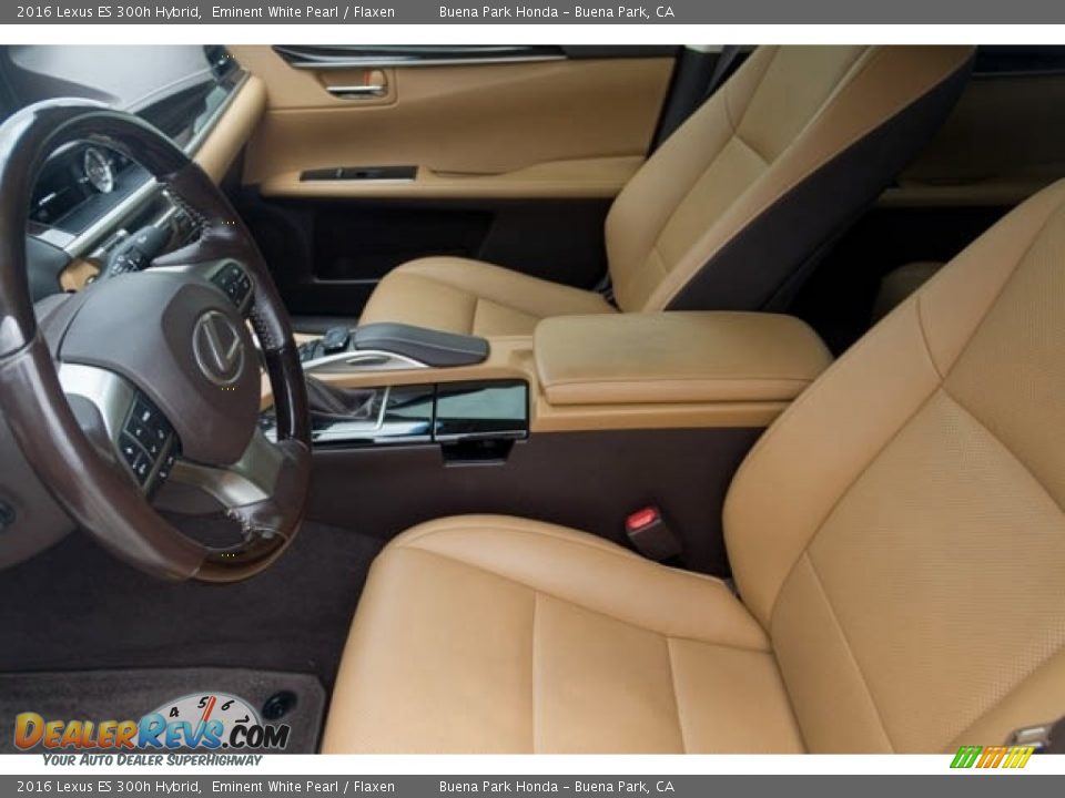 Front Seat of 2016 Lexus ES 300h Hybrid Photo #3