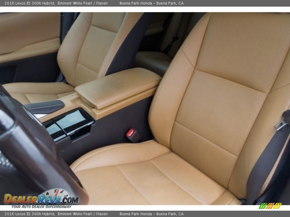 Front Seat of 2016 Lexus ES 300h Hybrid Photo #12