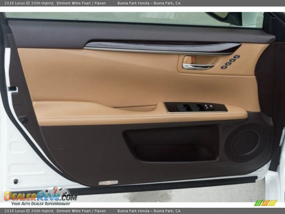 Door Panel of 2016 Lexus ES 300h Hybrid Photo #23