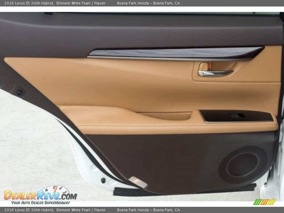 Door Panel of 2016 Lexus ES 300h Hybrid Photo #24