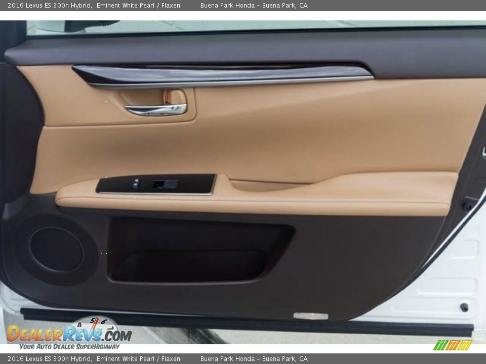 Door Panel of 2016 Lexus ES 300h Hybrid Photo #26