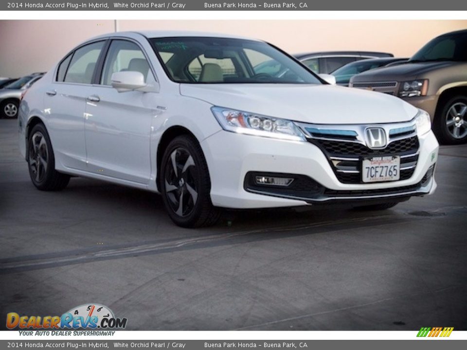 Front 3/4 View of 2014 Honda Accord Plug-In Hybrid Photo #1