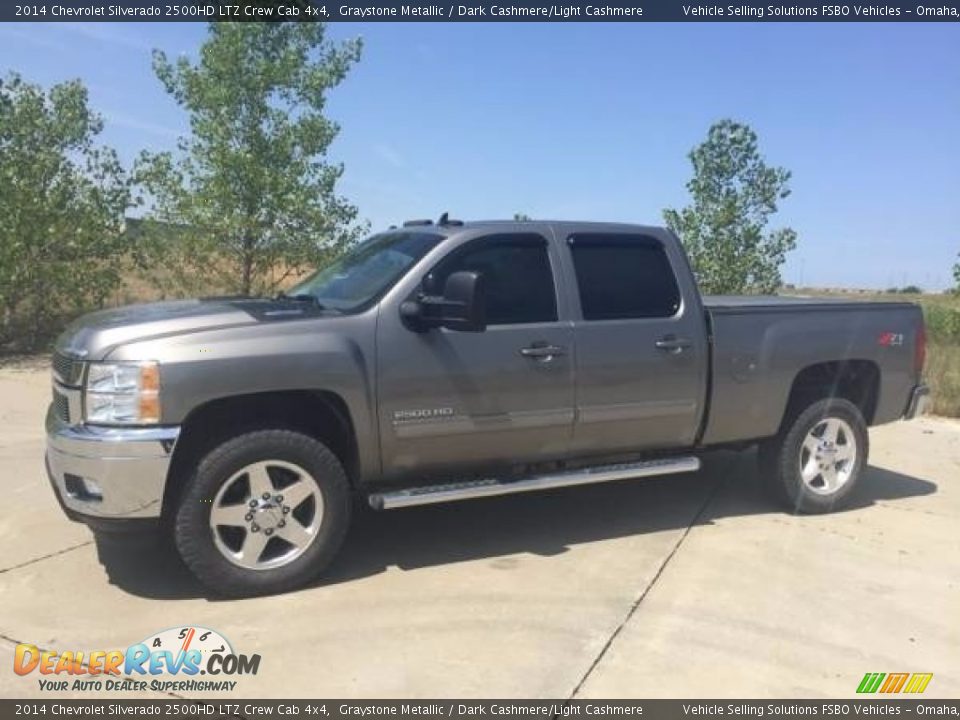 Front 3/4 View of 2014 Chevrolet Silverado 2500HD LTZ Crew Cab 4x4 Photo #4