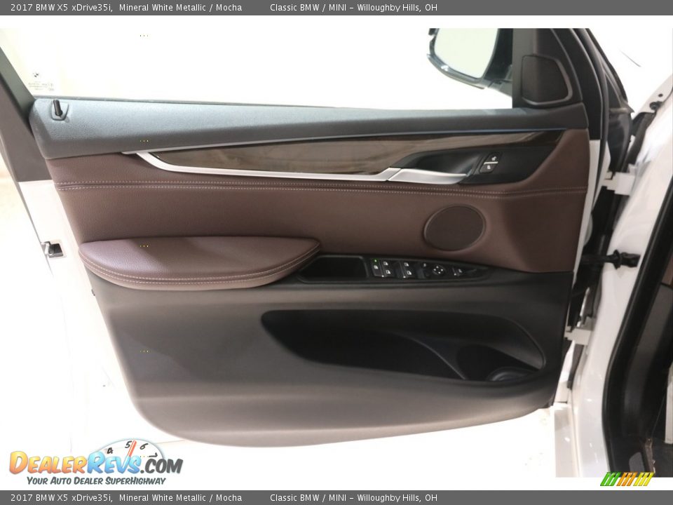 2017 BMW X5 xDrive35i Mineral White Metallic / Mocha Photo #4