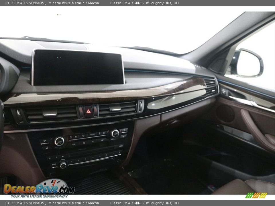 2017 BMW X5 xDrive35i Mineral White Metallic / Mocha Photo #9